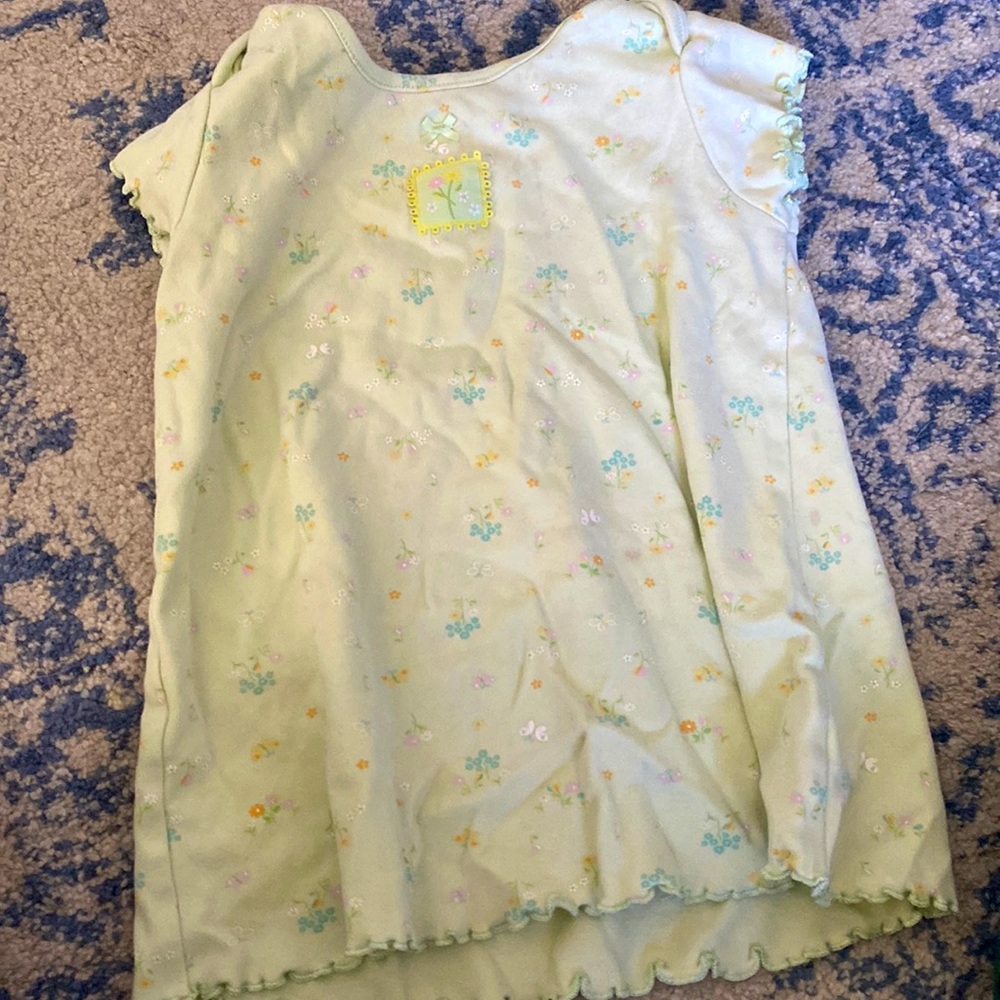 Nightgown with flowers